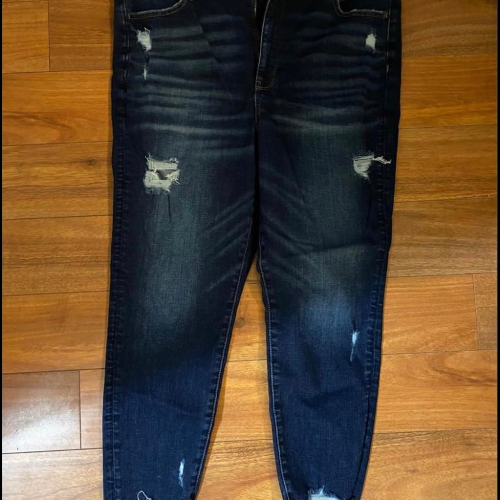 American Eagle Distressed Capri Jeans/Jeggings